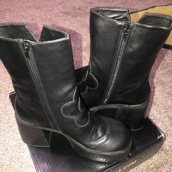 DollzKill // dELiA*s Mile A Minute Ankle Boots // size (11) - Picture 4 of 7